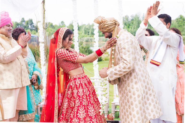 varmaala indian wedding