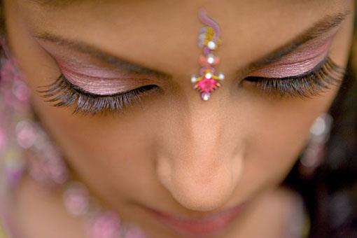 Guide: Hiring an Indian Wedding Makeup Artist