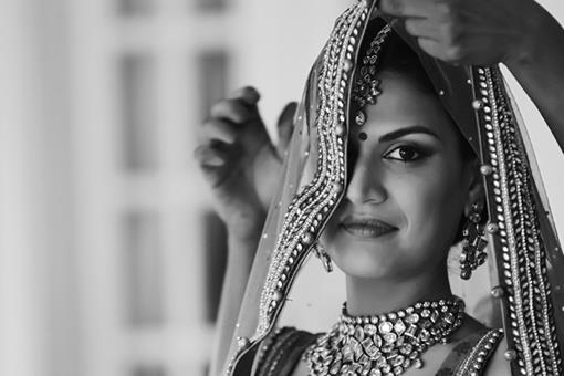 Indian Bride in Pink and Orange Lehnga with Kundan Jewelry - 2