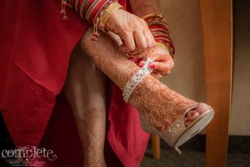 indian-bride-wedding-shoes-and-anklet