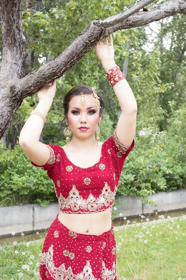 10a Indian Red Bridal Sari outdoor portrait