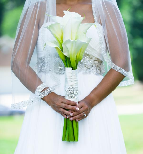 6d Indian Wedding White dress, veil and calla lily bouquet