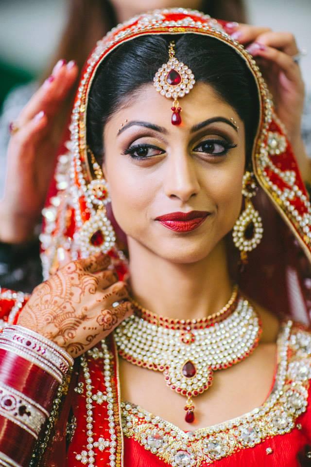 3 sikh indian bride red chunni gold jewelry matha patti