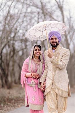 Beautiful Illinois Sikh Wedding by Almond Leaf Studios