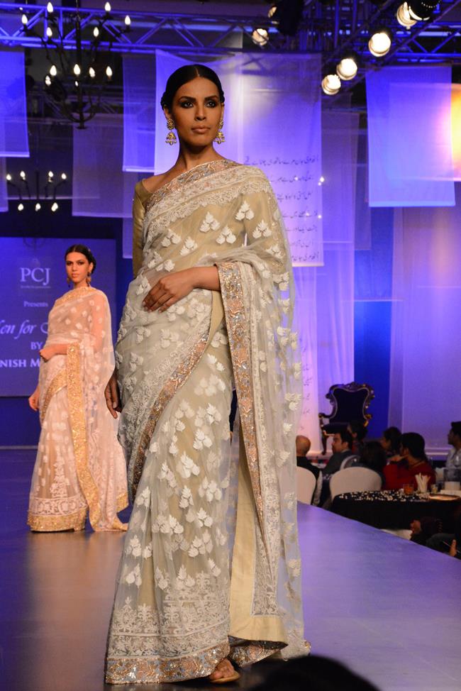 Manish Malhotra womens indian wedding patterned net sari