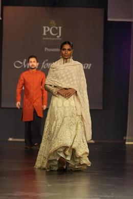 Manish Malhotra Indian Bridal Fashion at Men for Mijwan Show