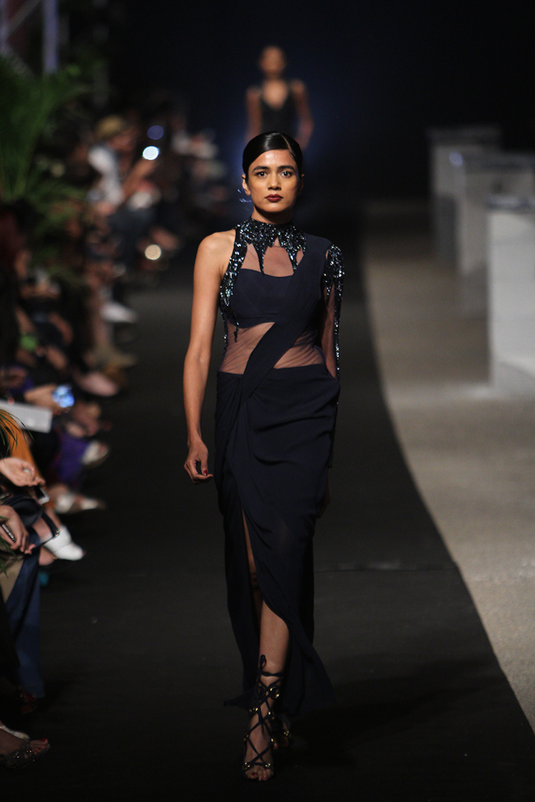 AIFWAW16D1S6GauravGuptaRunway042