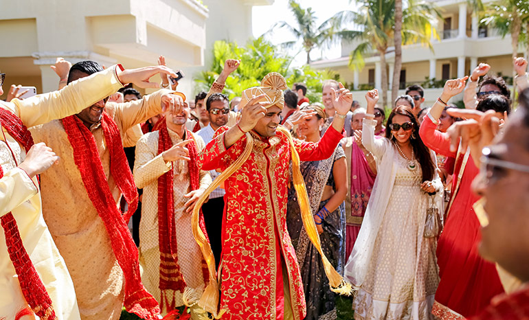 destination-wedding-guests