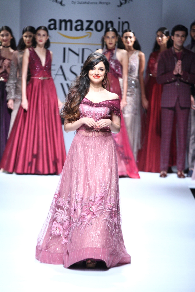 http://britishmuslim-magazine.com/2015/06/20/sulakshana-monga-unveils-her-autumnwinter-collection/