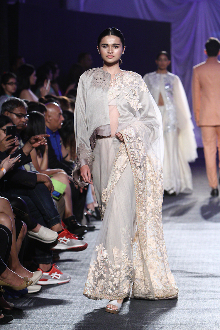 LFWSR16D0S1ManishMalhotraRunway176