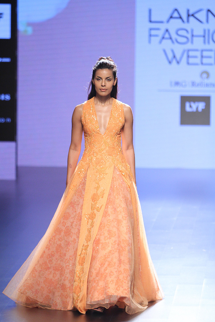 LFWSR16D5S3NeetaLullaRunway053