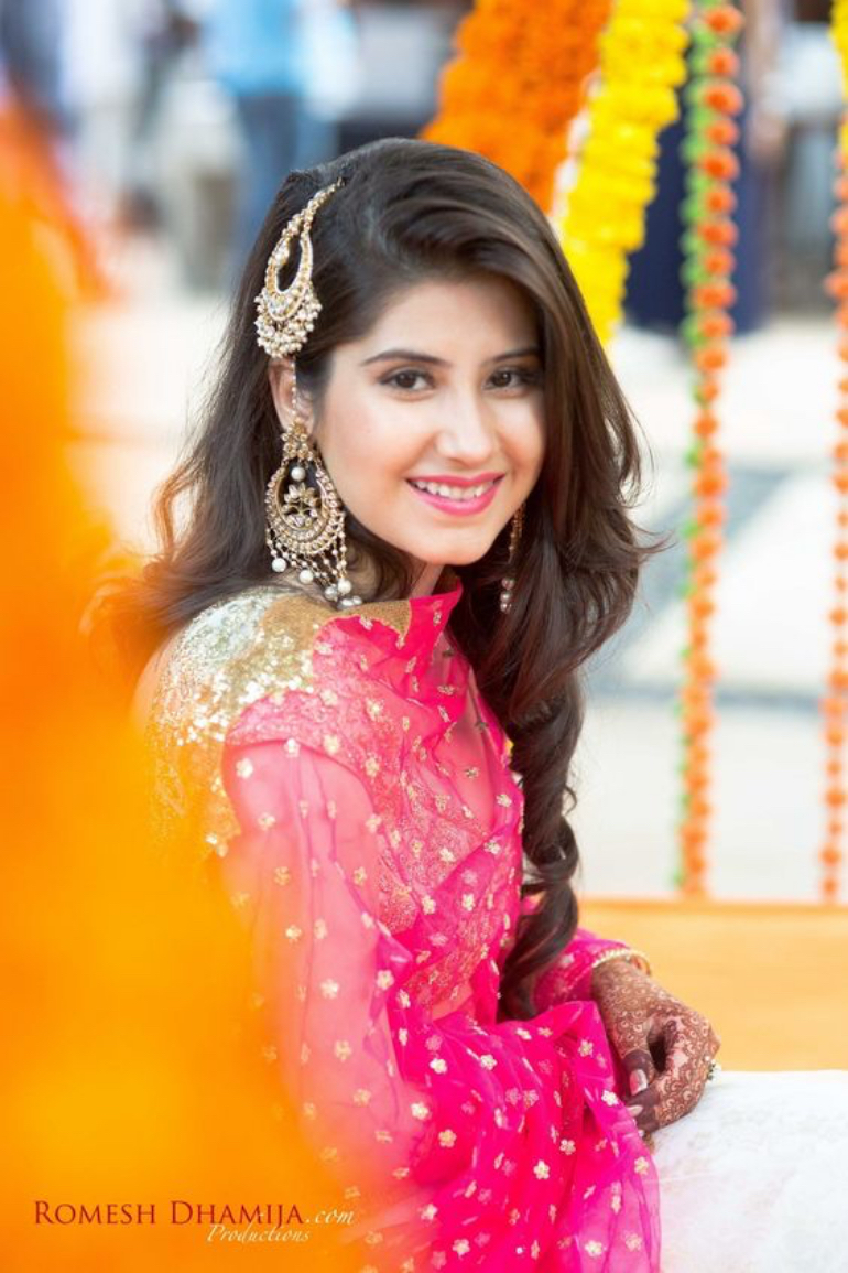 Bridal shower hair inspo for brides sister/ cousin | Pakistani wedding  hairstyles, Bridal hairdo, Pakistani wedding hairstyles for sisters