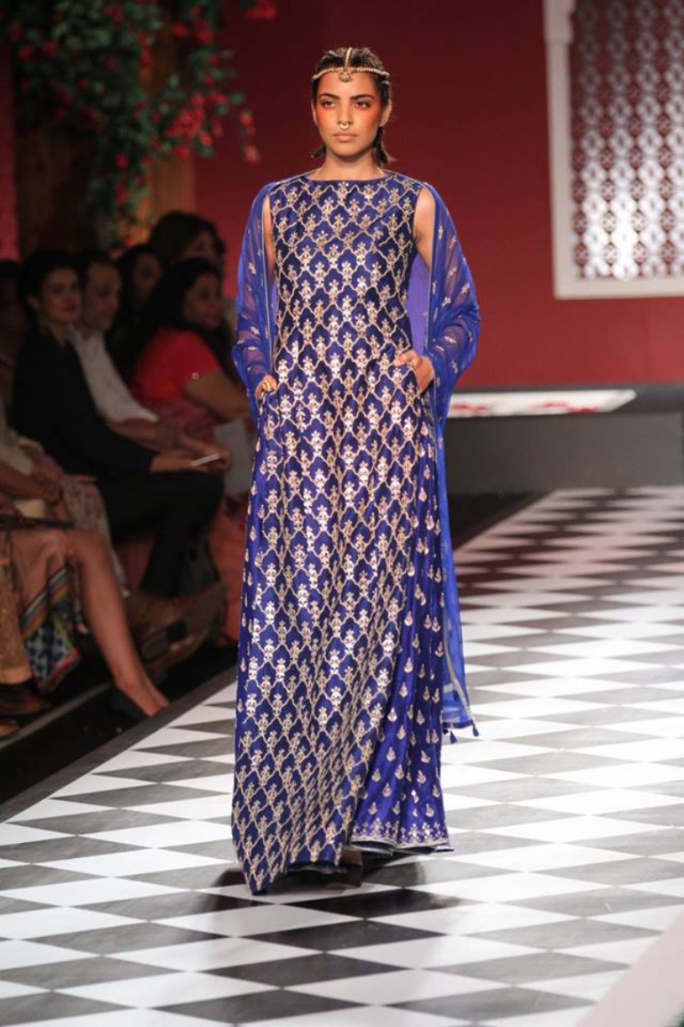 simple longline kurta - anita dongre