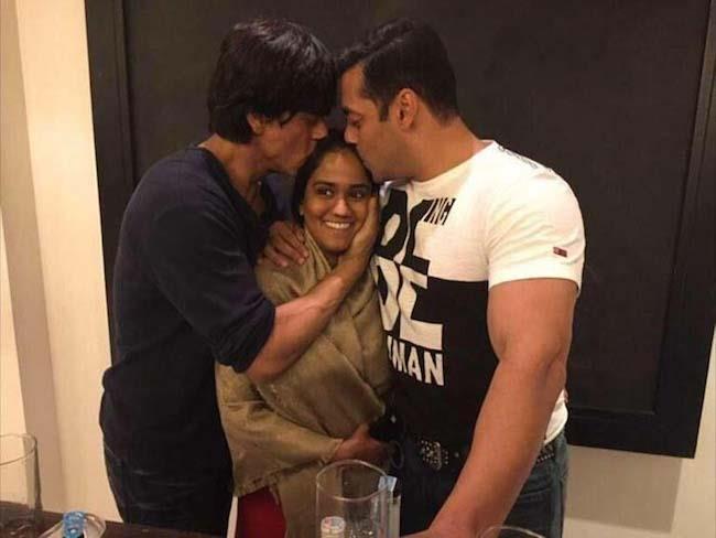 Mumbai: Actors Shah Rukh Khan and Salman Khan bless Arpita Khan on her mehndi ceremony in Mumbai, on November 16, 2014. (Photo: IANS)