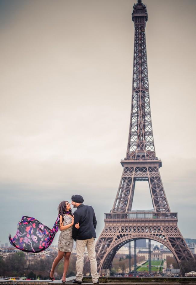 indian engagement ession eiffel tower portrait