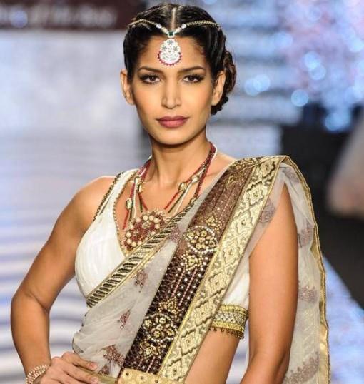 iijw-13-grand-finale-tika-medallion-ruby-emerald-beads-bridal-jewelry-e1376423805425