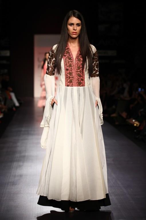 lfw-manish-malhotra-ss13 white black bronze anarkali