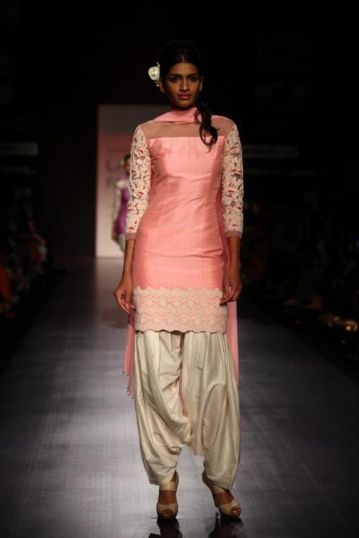 lfw-manish-malhotra-ss13 pink kurta salwaar