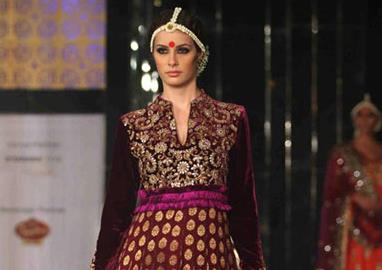 Aamby Valley Bridal Week 2011 – Vikram Phadnis (1)