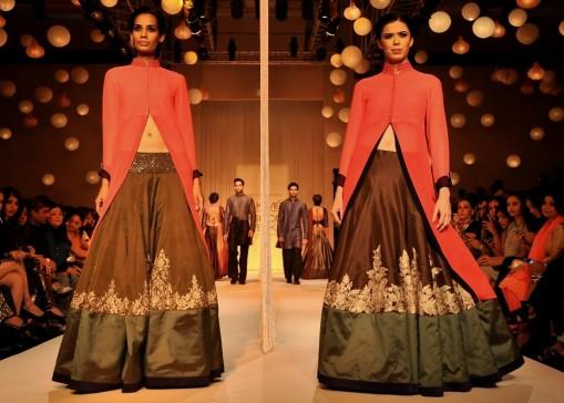 Lakme-Winter-2013-Manish-Malhotra-lehnga-with-red-jacket-e1377613242266