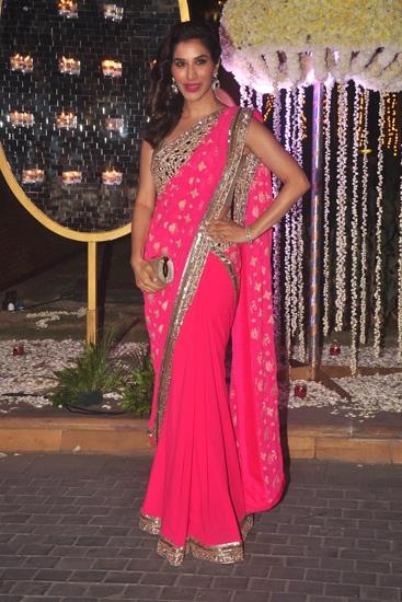 Sophie-Choudary-in-Manish-Malhotra