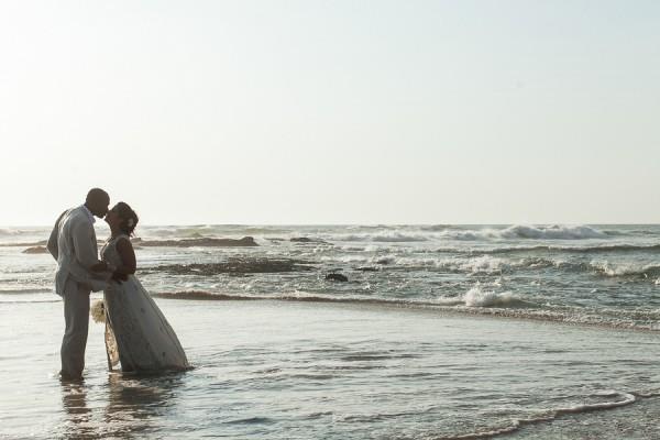 33a indian wedding beachside portraits