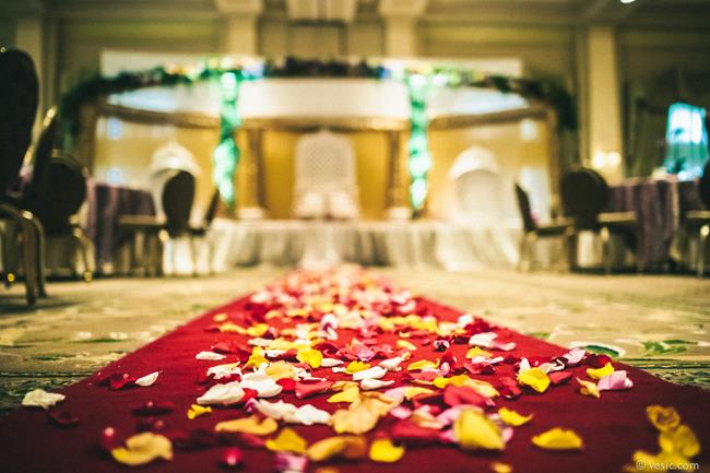 11a indian wedding flower aisle