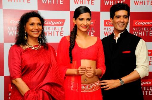 Sonam Kapoor Dazzles in Manish Malhotra Fashion Show