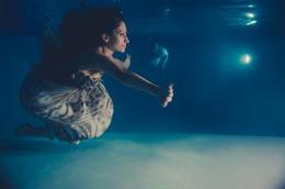 Underwater Engagement Session by Z Molu Photography