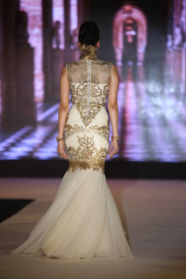 Hindu Bridal Mantra Show white tulle