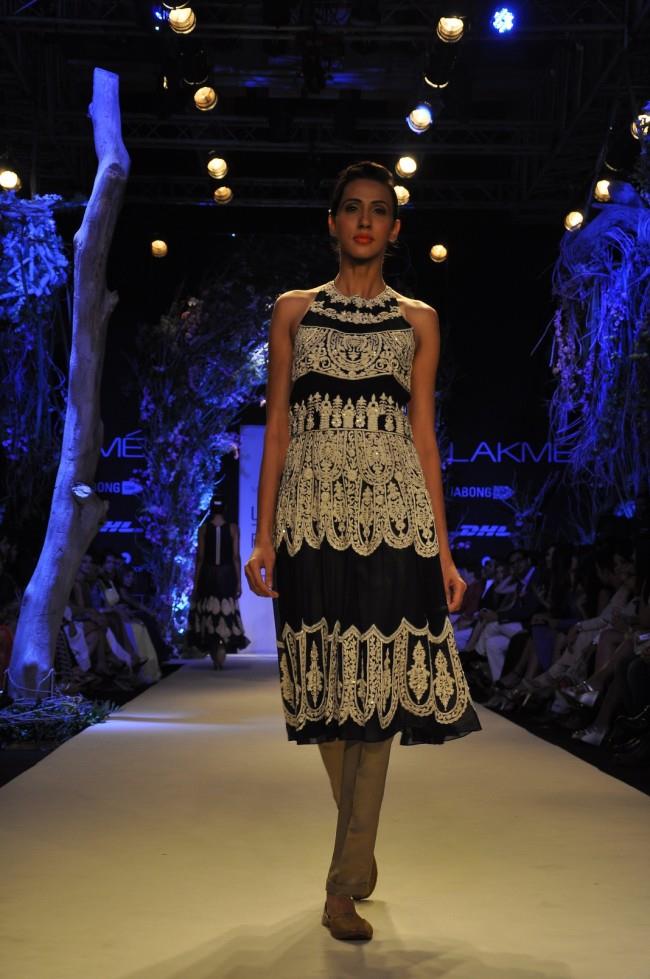 Lakme Summer Resort 2014 Manish Malhotra black and white lace salwar kameez