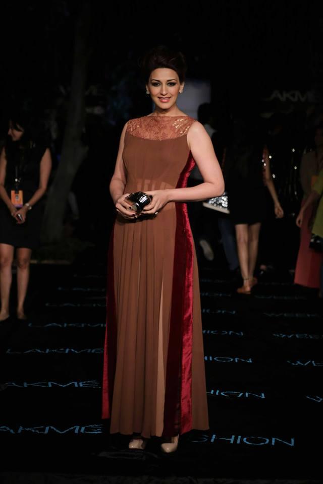 Lakme Summer Resort 2014 Manish Malhotra Sonali Bendre in long brown suit