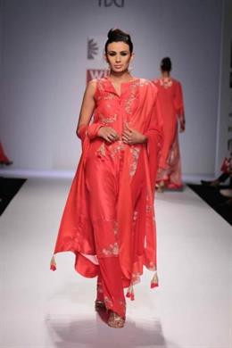 Pinnacle by Shruti Sancheti at Wills Lifestyle India Fashion Week 2014