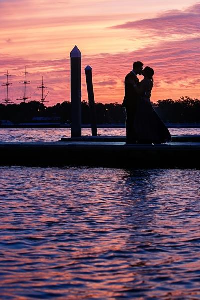 indian-wedding-outdoor-sunset-portrait-water