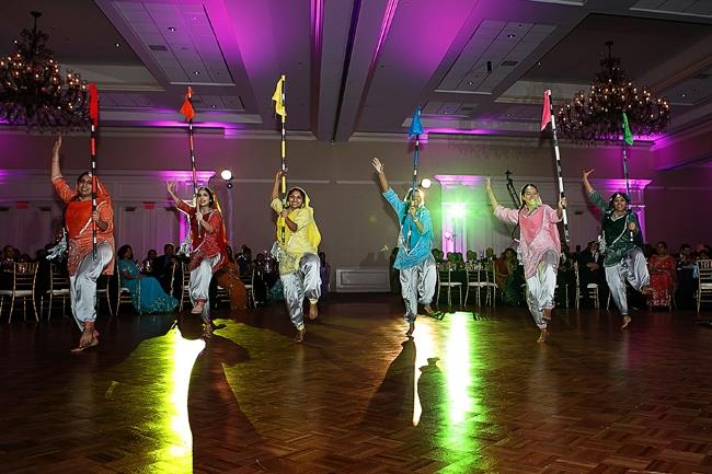 indian-wedding-reception-bhangra-performers