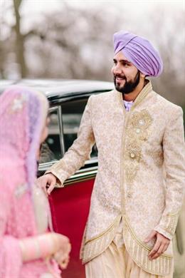 Beautiful Illinois Sikh Wedding by Almond Leaf Studios