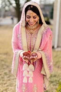 Beautiful Illinois Sikh Wedding by Almond Leaf Studios